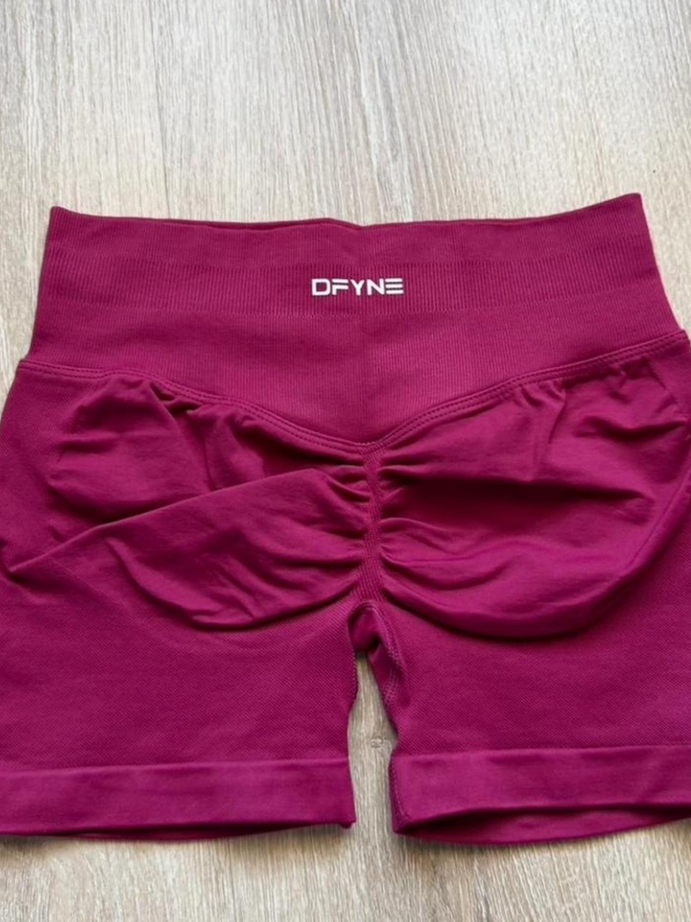 DFYNE Winter Berry Sports Bra and Shorts Set - Picture 4 of 6
